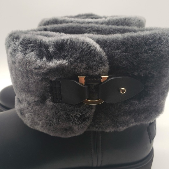 Brand New in Box Ugg women's classic berge mini size 7. - Picture 5 of 7